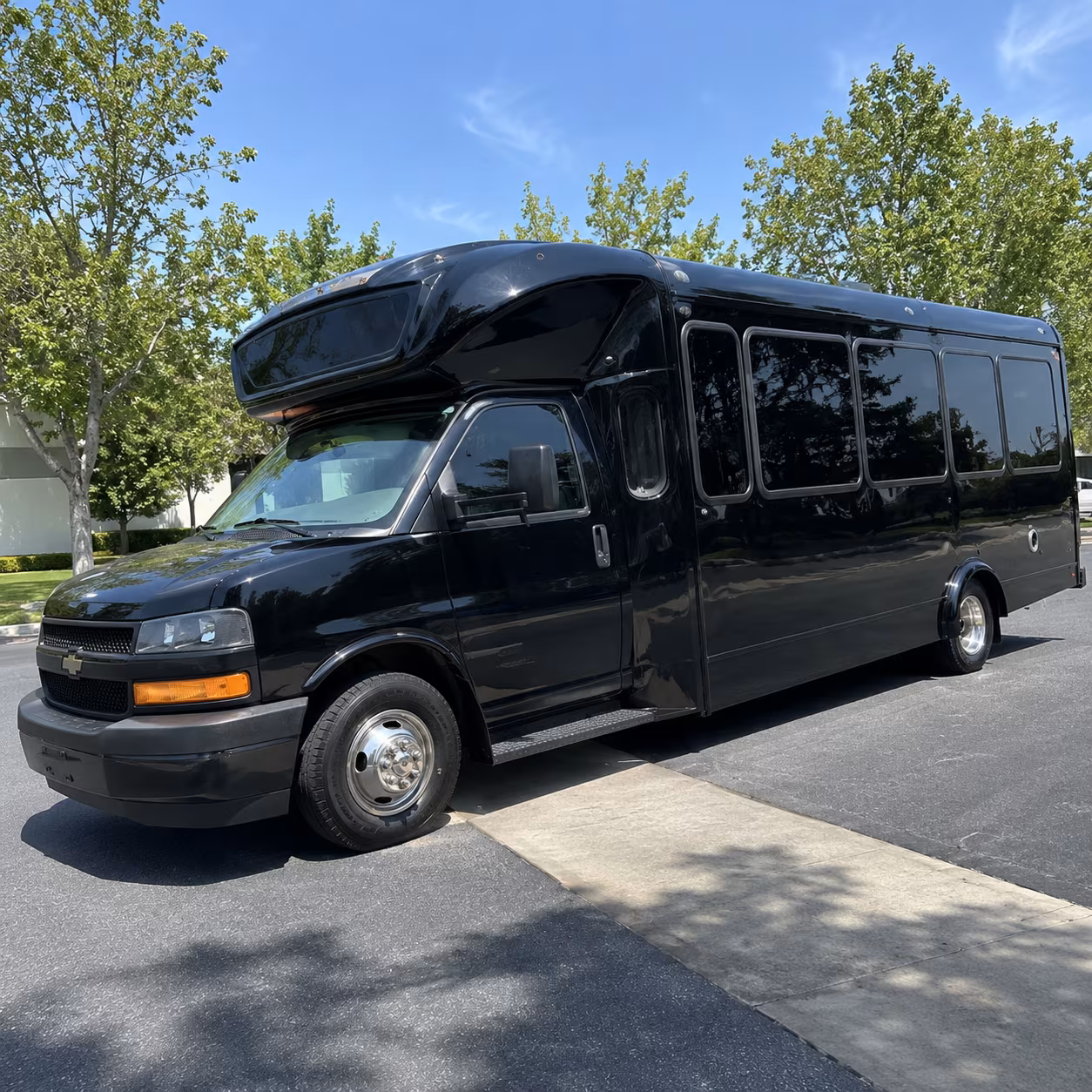palmdale 15 passenger party bus