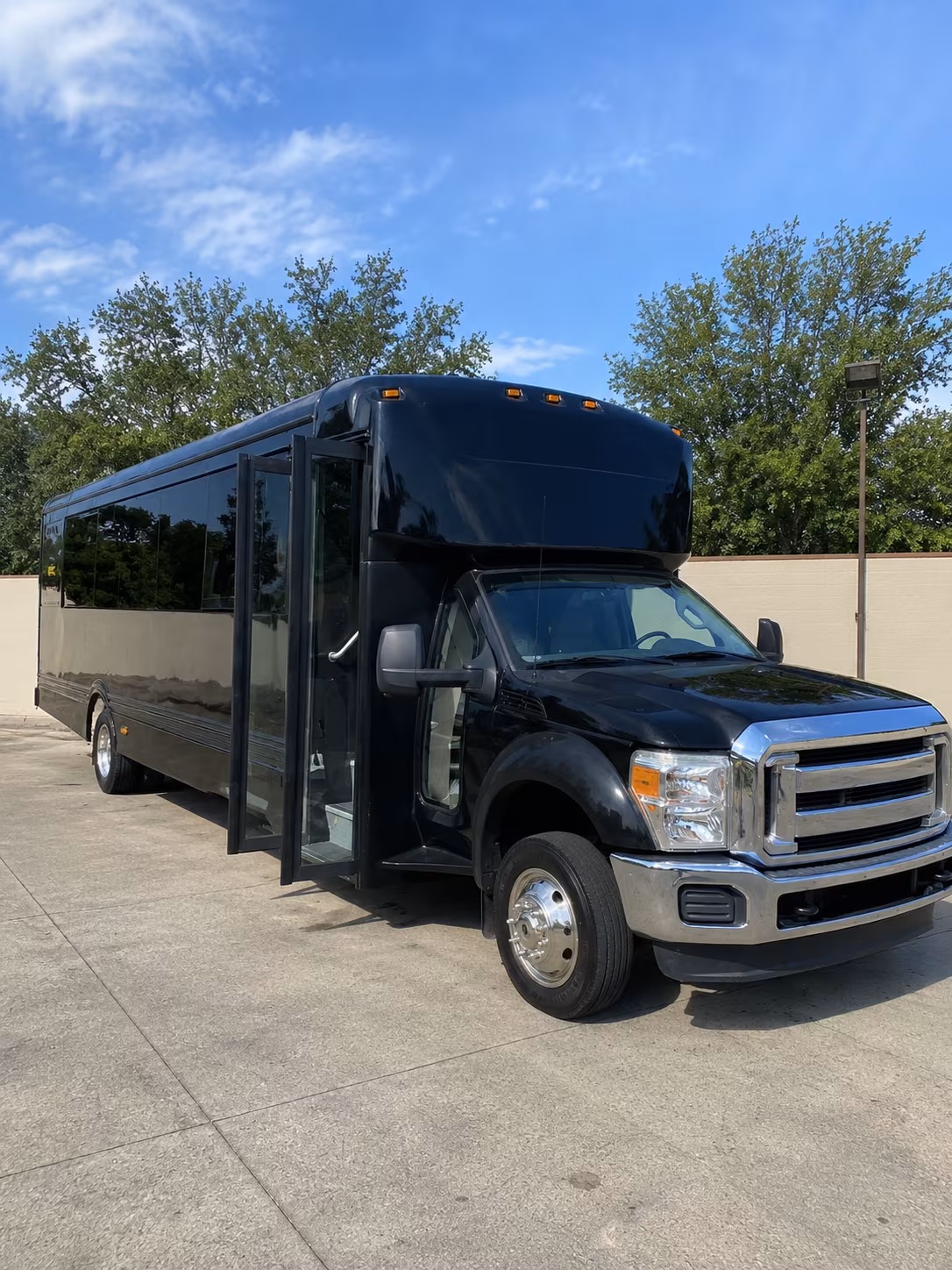 palmdale 20 passenger party bus