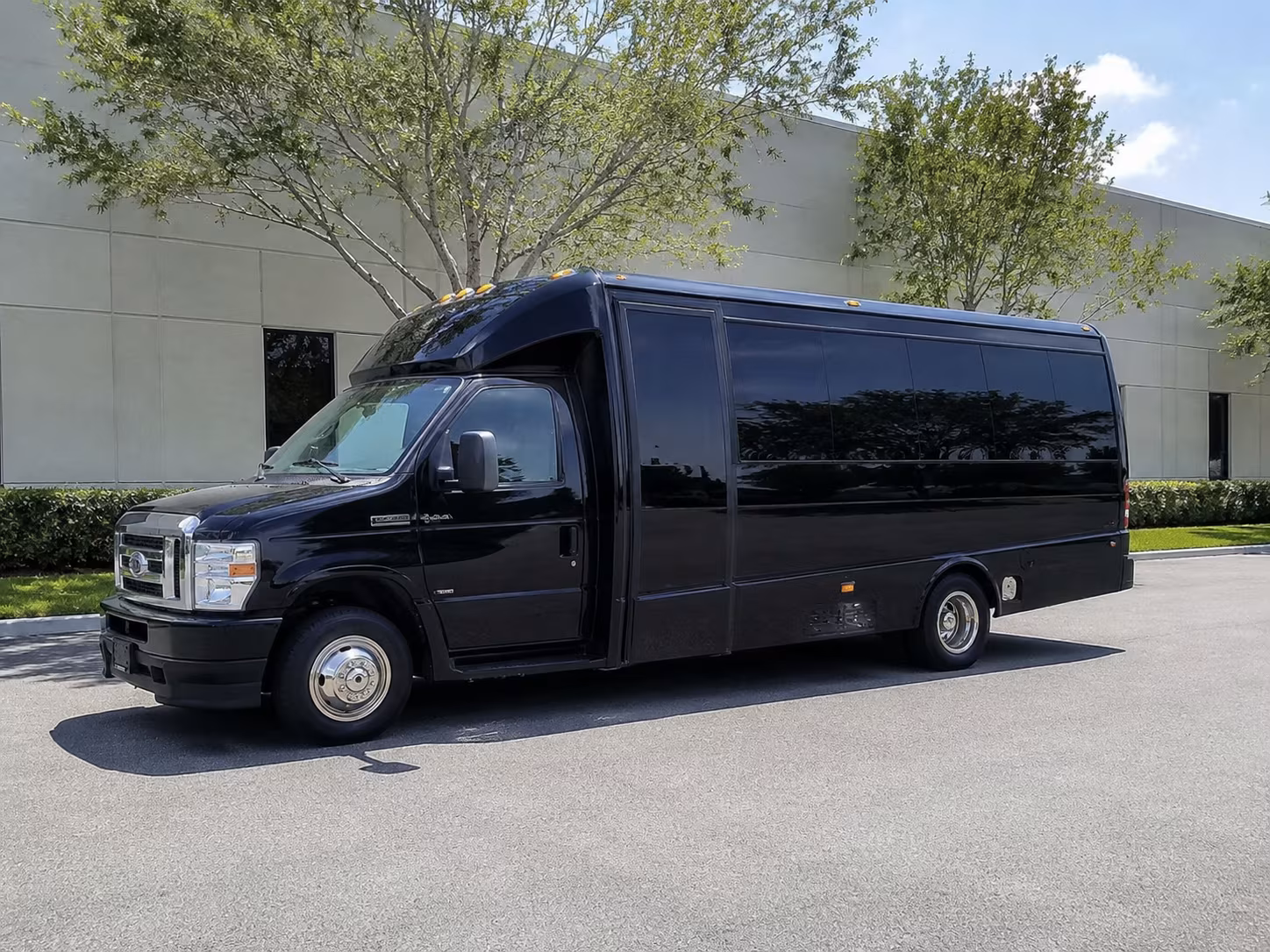 shuttle buses to sofi stadium and kia forum concert nights